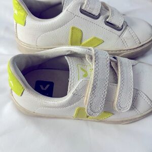 Kids Veja Velcro sneaker